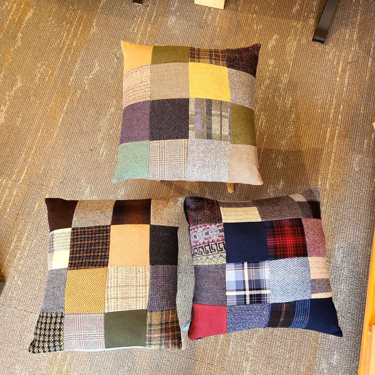 Handcrafted Pillows - medium (Lynda's Mittens) OL