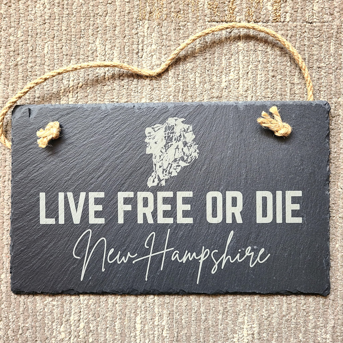 NH's Iconic Old Man of the Mountain/Live Free or Die slate hanging plaque (Maple & Holly) OL