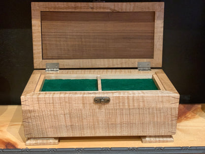 Dovetailed Jewelry Box with compartments (Ed Kelly) OL